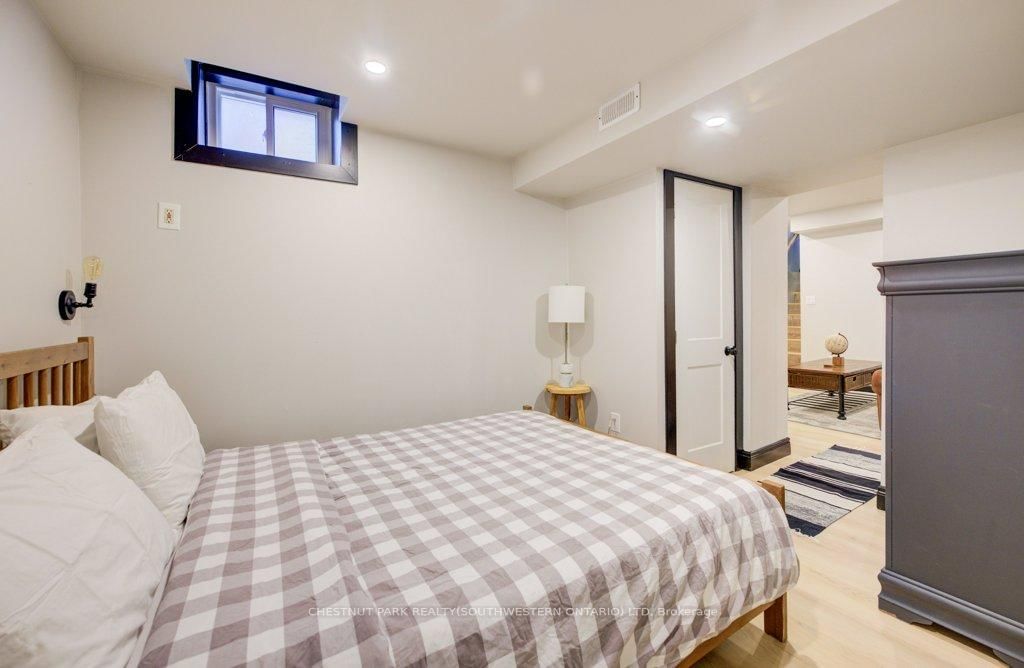 8 Spring Street E - Photo 42