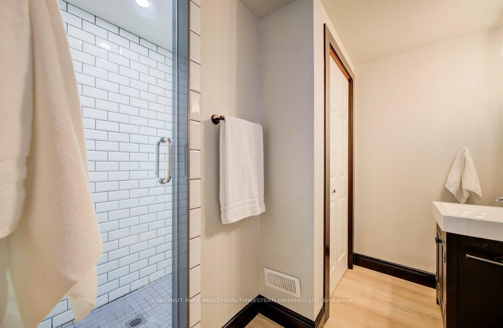 8 Spring Street E - Photo 44