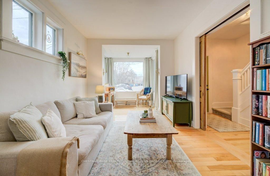 8 Spring Street E - Photo 8