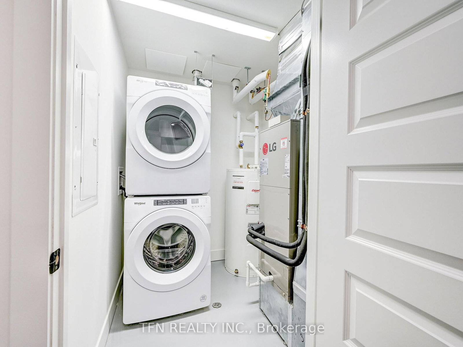 107 Roger Street N, Unit 307 - Photo 18