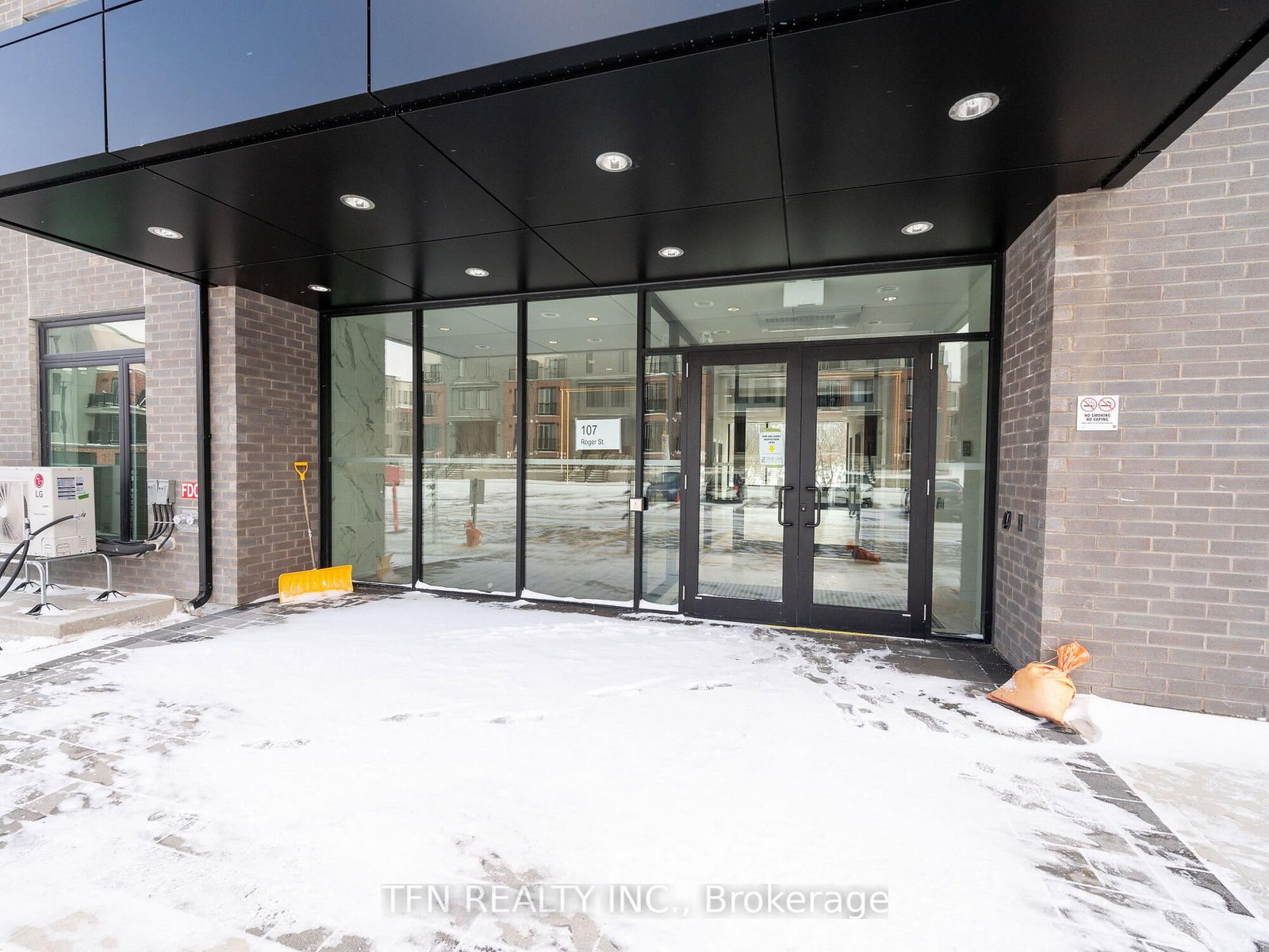 107 Roger Street N, Unit 307 - Photo 2