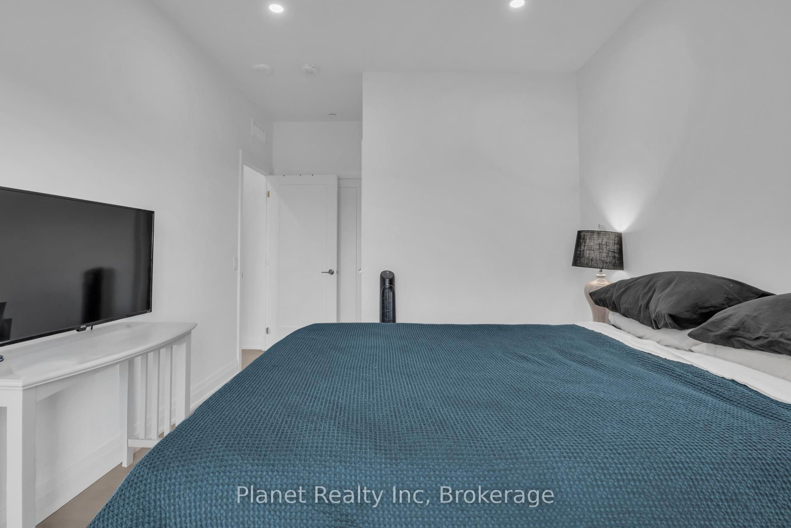 71 WYNDHAM Street S, Unit 1006 - Photo 18