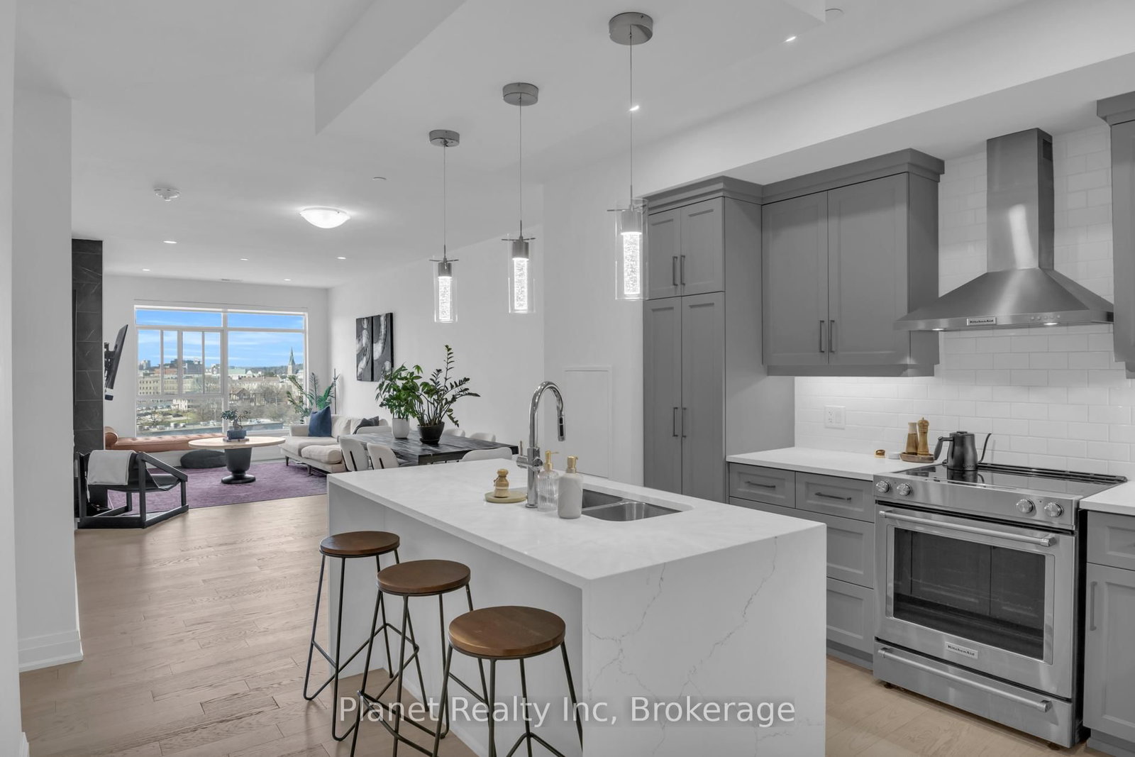 71 WYNDHAM Street S, Unit 1006 - Photo 4