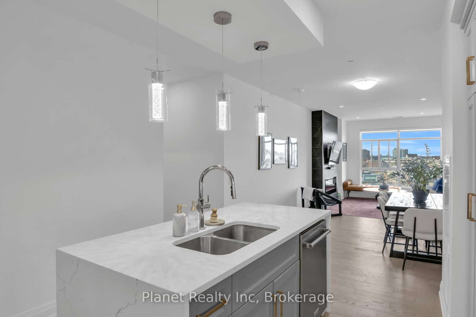 71 WYNDHAM Street S, Unit 1006 - Photo 8