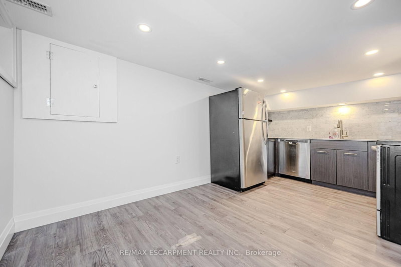 1-Lower Lvl - 74 CATHCART St, Hamilton, L8R 1M5 | Image 3