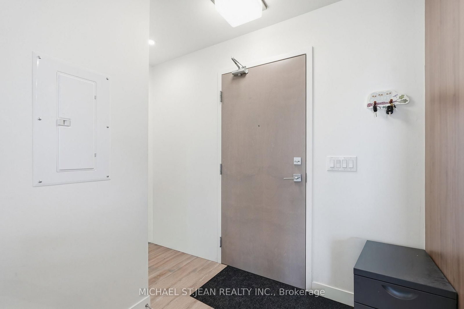 479 Charlton Avenue E, Unit 306 - Photo 4