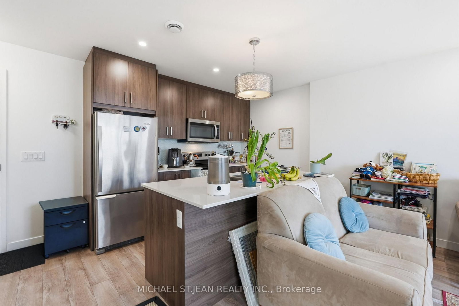 479 Charlton Avenue E, Unit 306 - Photo 6