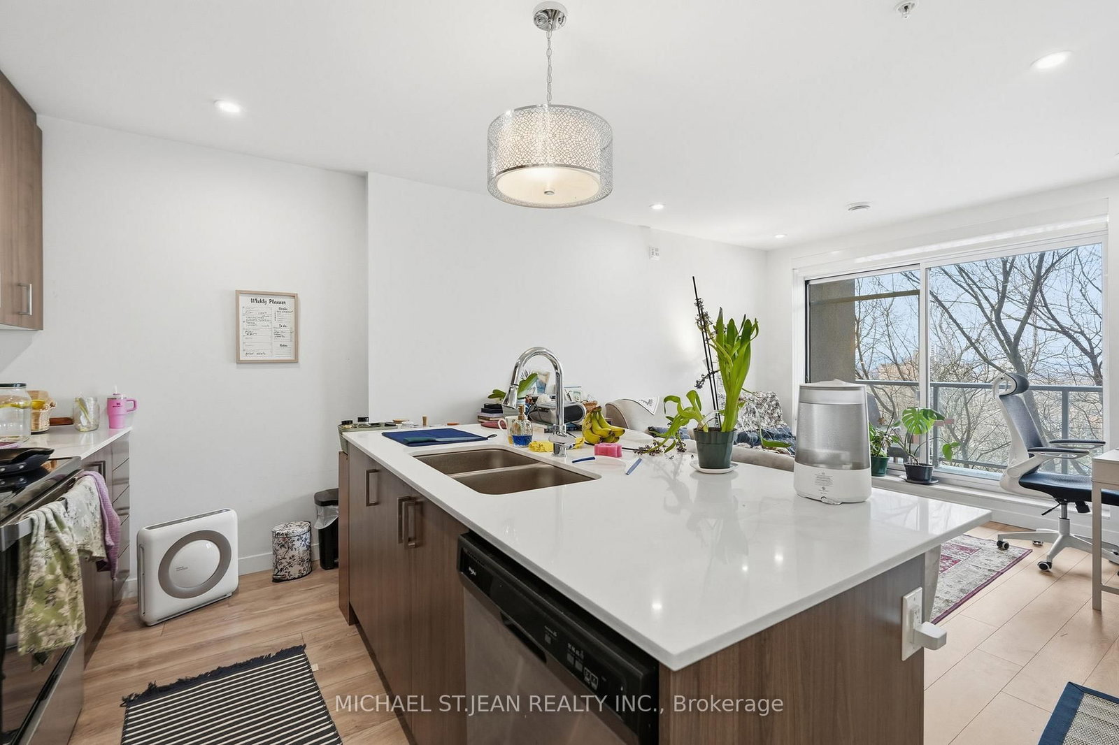 479 Charlton Avenue E, Unit 306 - Photo 7