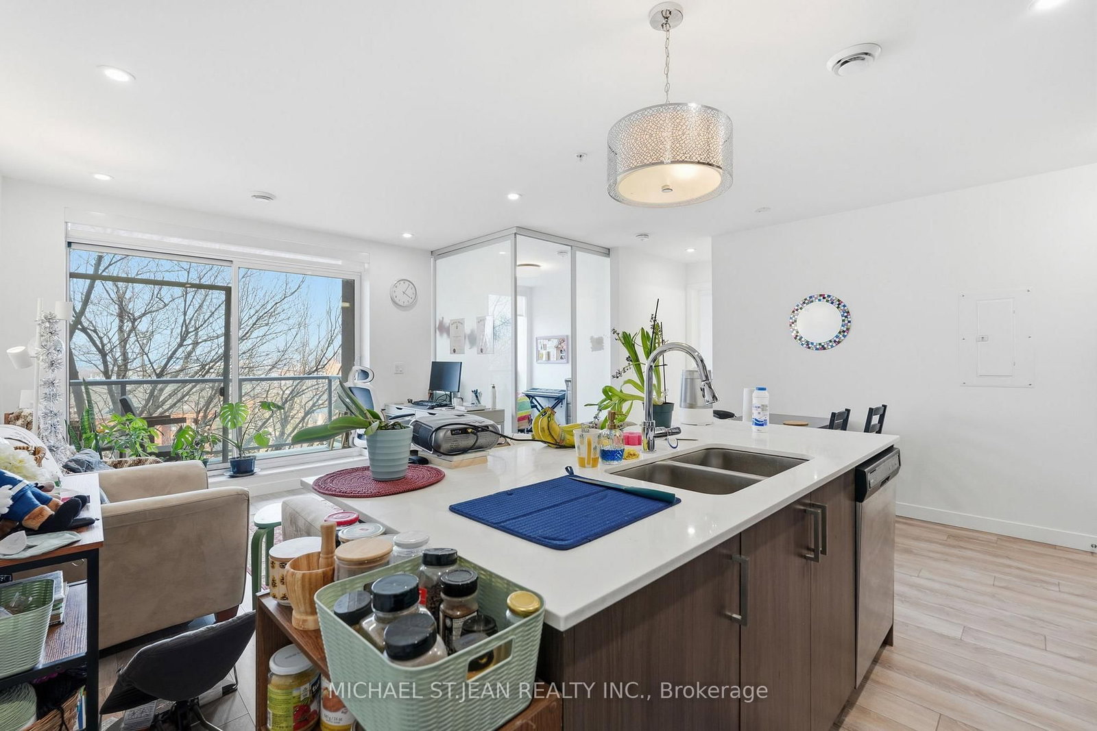 479 Charlton Avenue E, Unit 306 - Photo 8