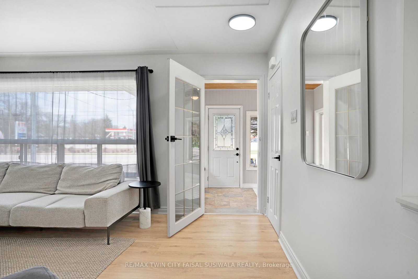 335 SPEEDVALE Avenue E - Photo 10