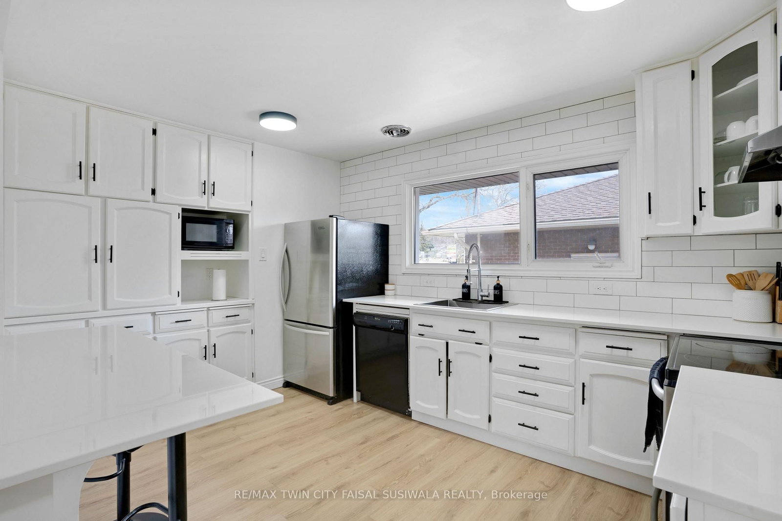 335 SPEEDVALE Avenue E - Photo 13