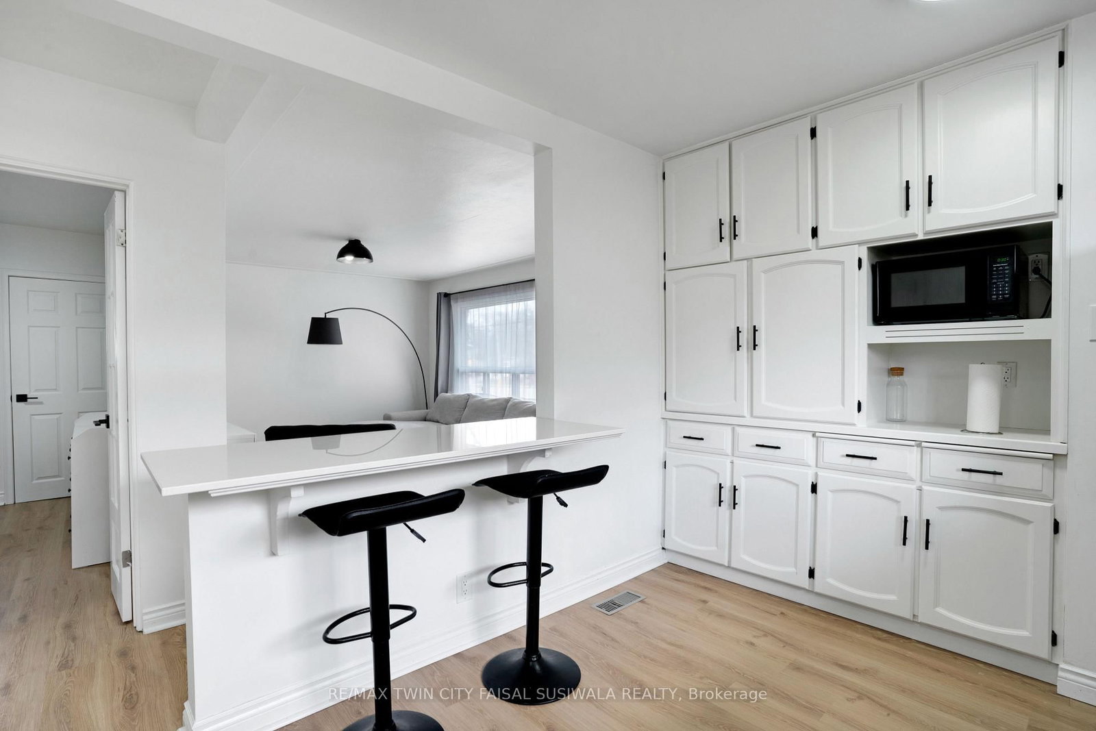 335 SPEEDVALE Avenue E - Photo 15