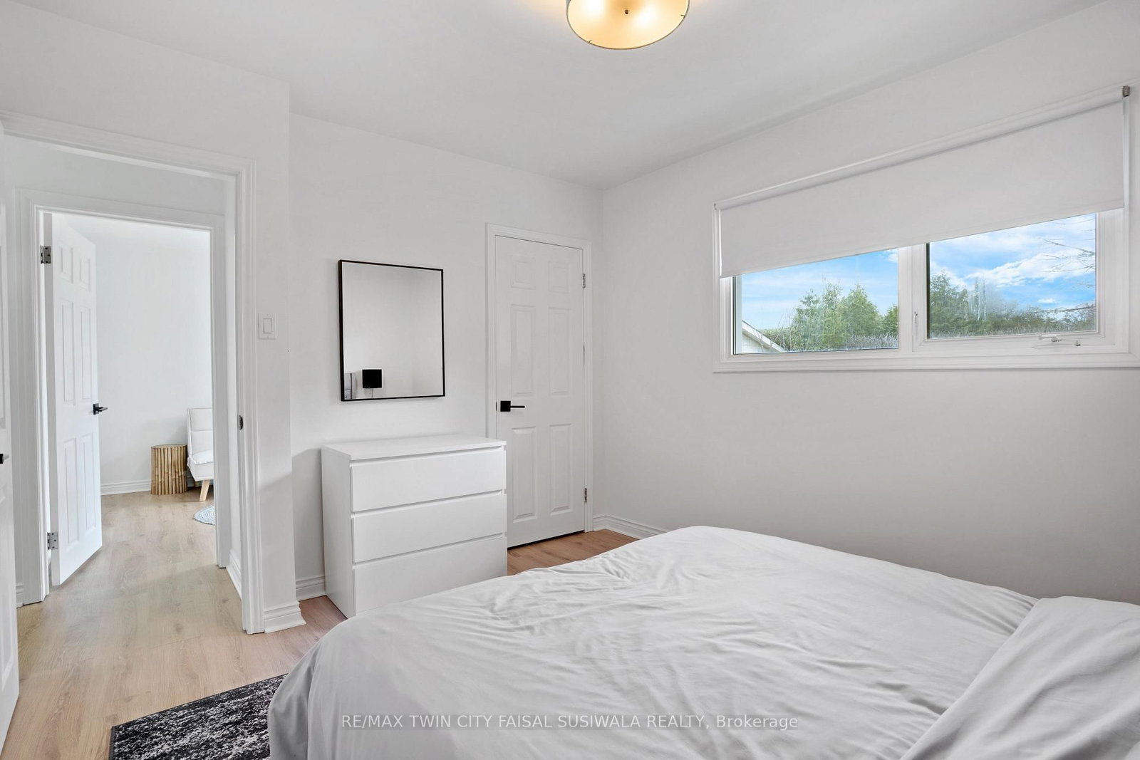 335 SPEEDVALE Avenue E - Photo 17