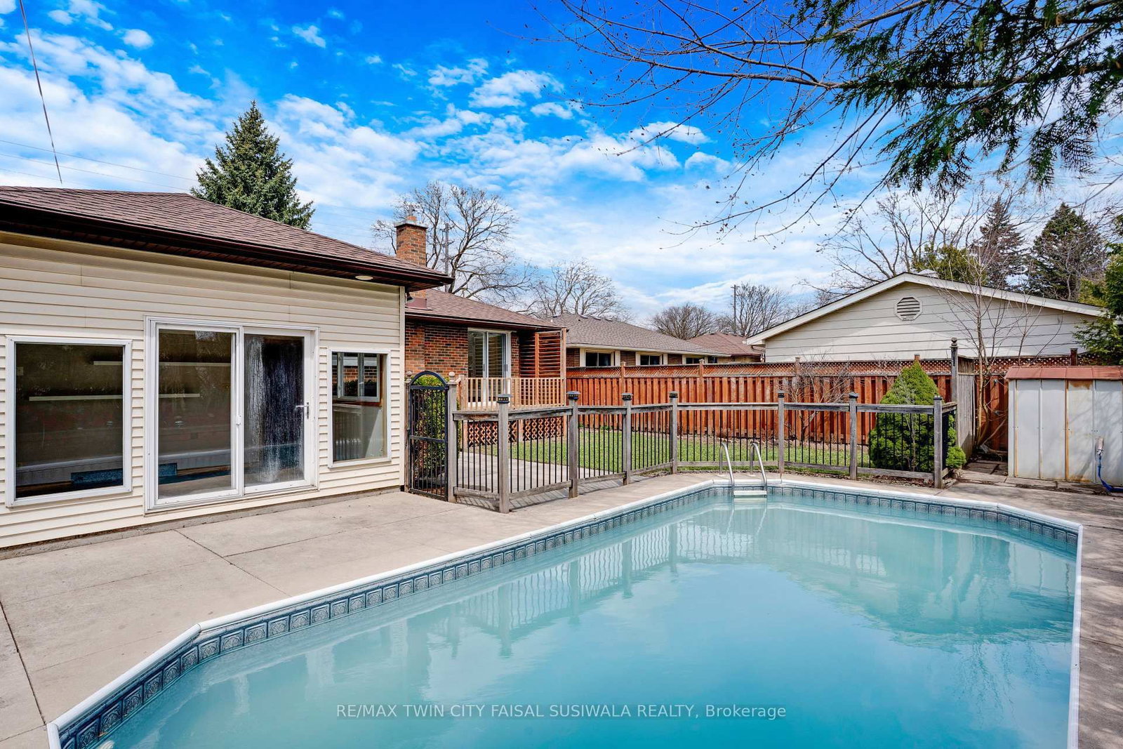 335 SPEEDVALE Avenue E - Photo 2