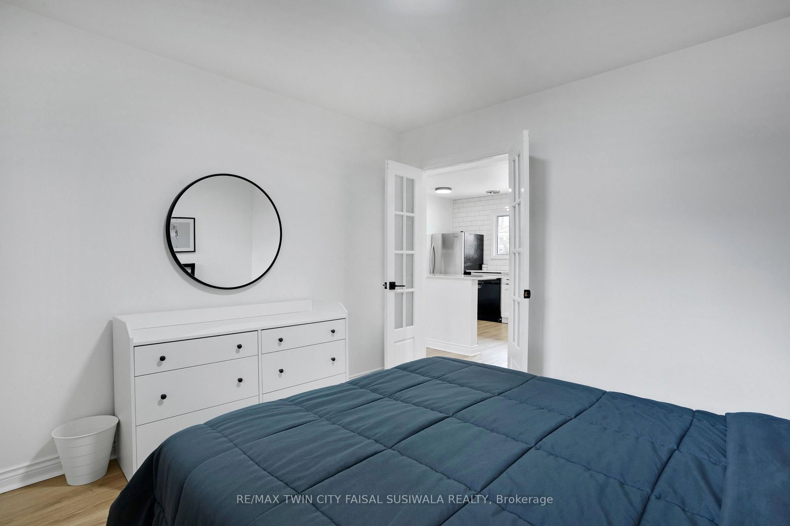 335 SPEEDVALE Avenue E - Photo 20