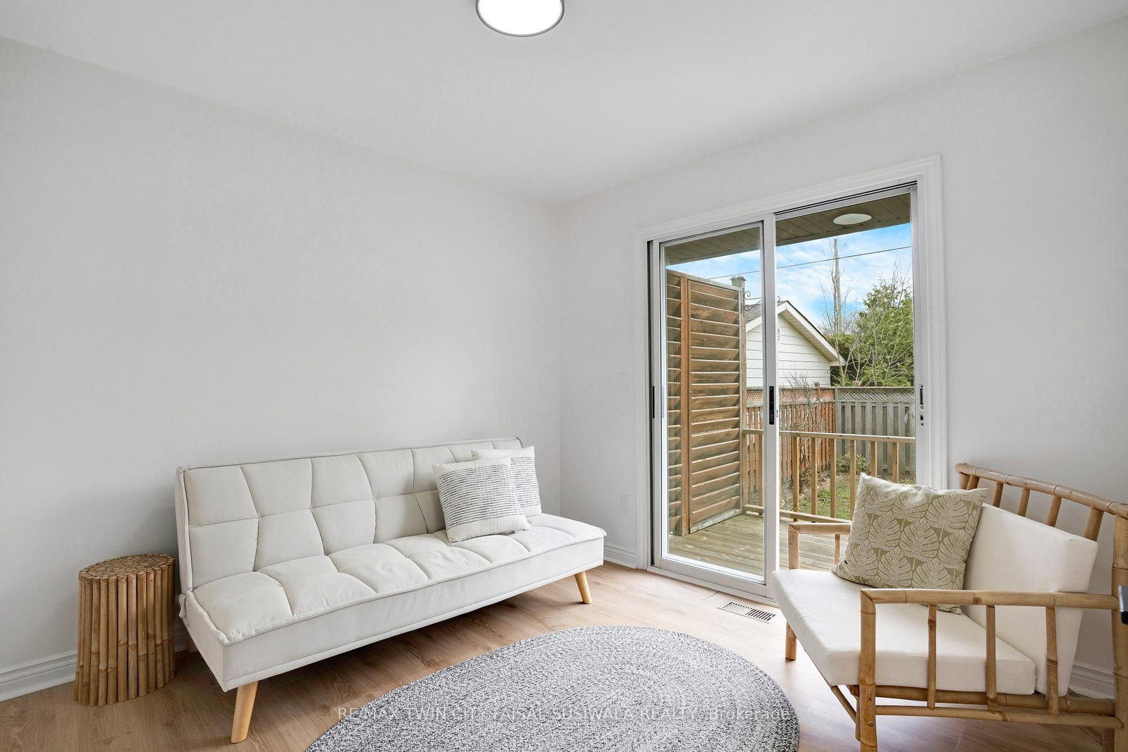 335 SPEEDVALE Avenue E - Photo 21