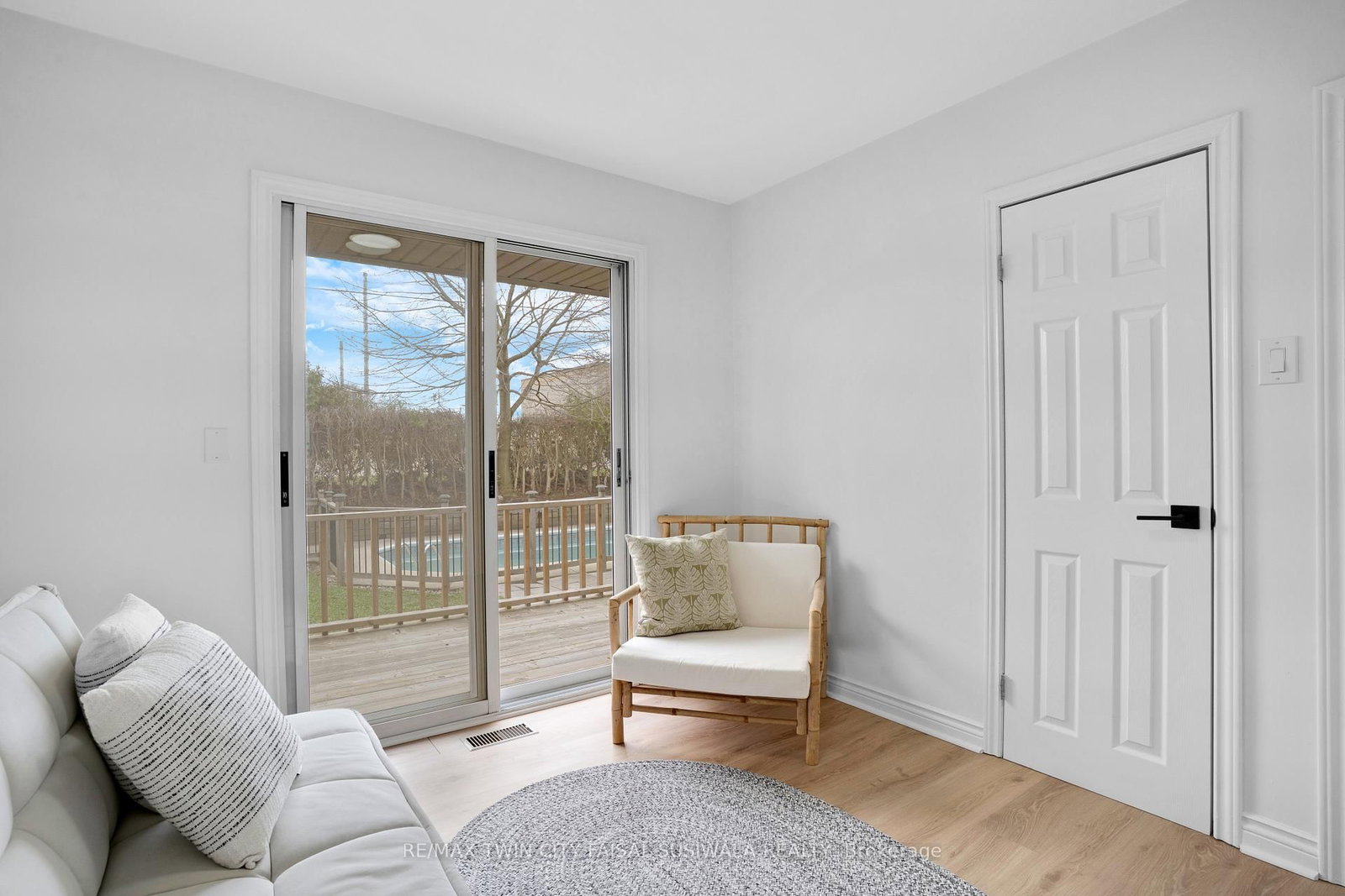 335 SPEEDVALE Avenue E - Photo 22