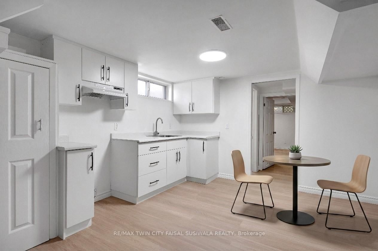 335 SPEEDVALE Avenue E - Photo 24