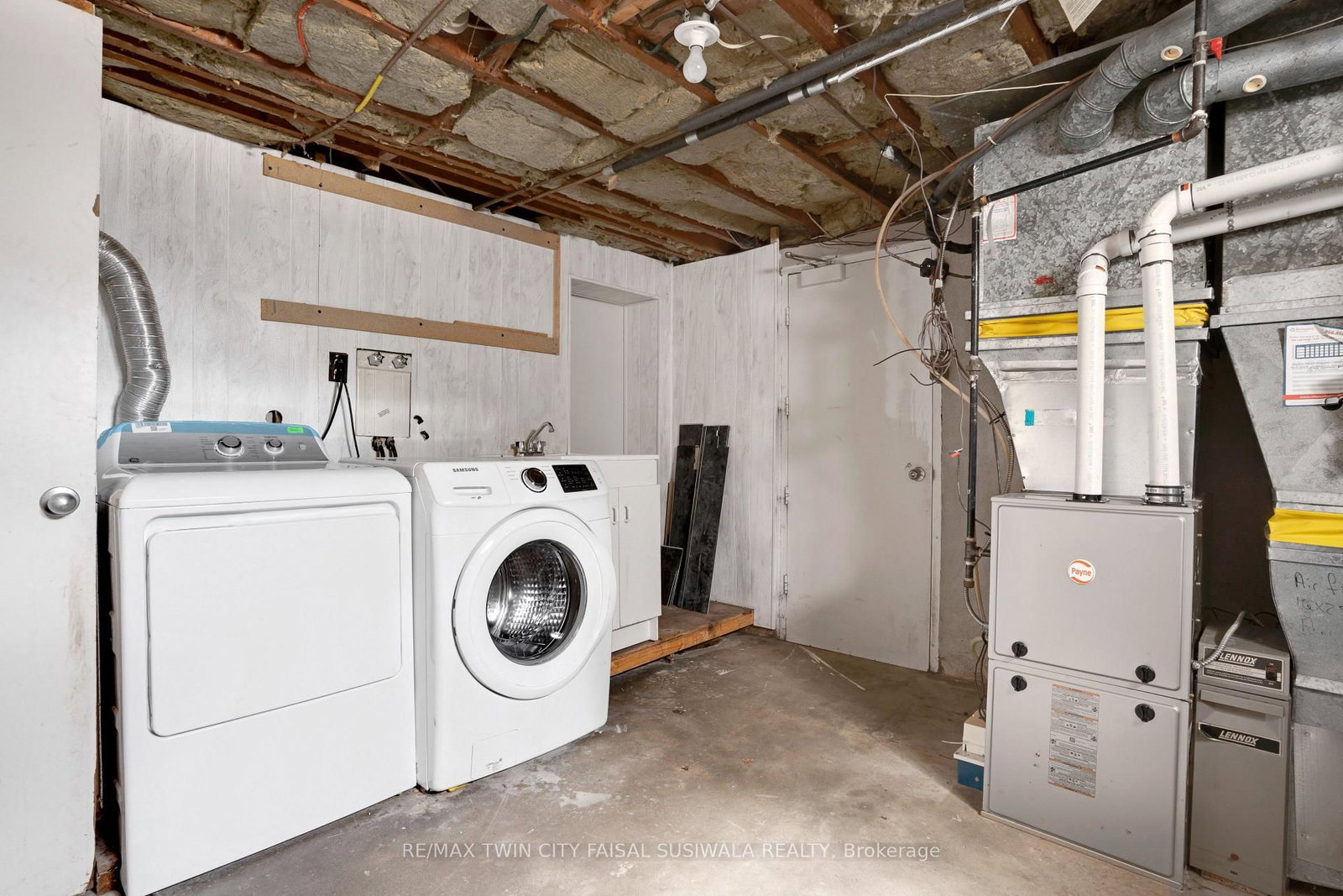 335 SPEEDVALE Avenue E - Photo 28