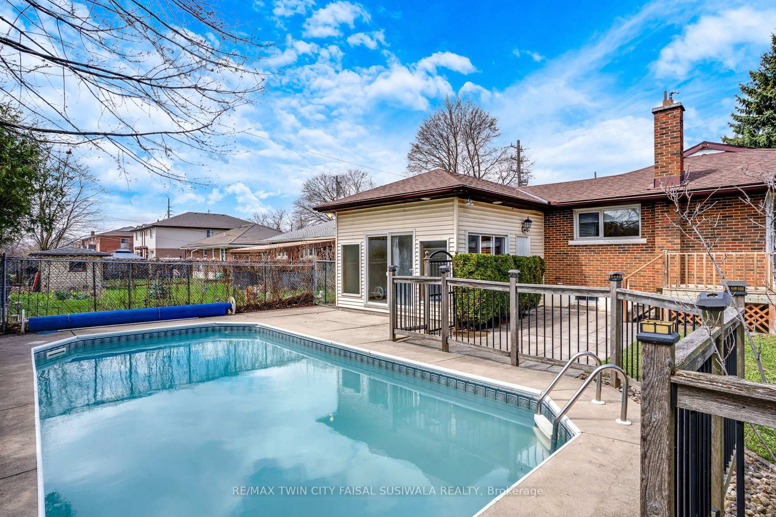 335 SPEEDVALE Avenue E - Photo 3