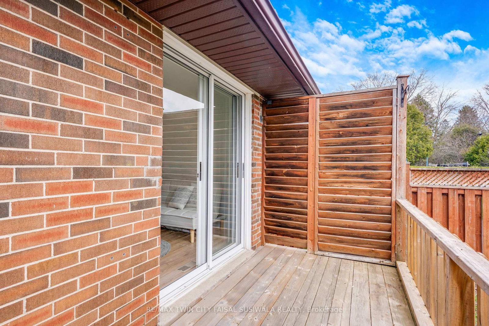 335 SPEEDVALE Avenue E - Photo 6