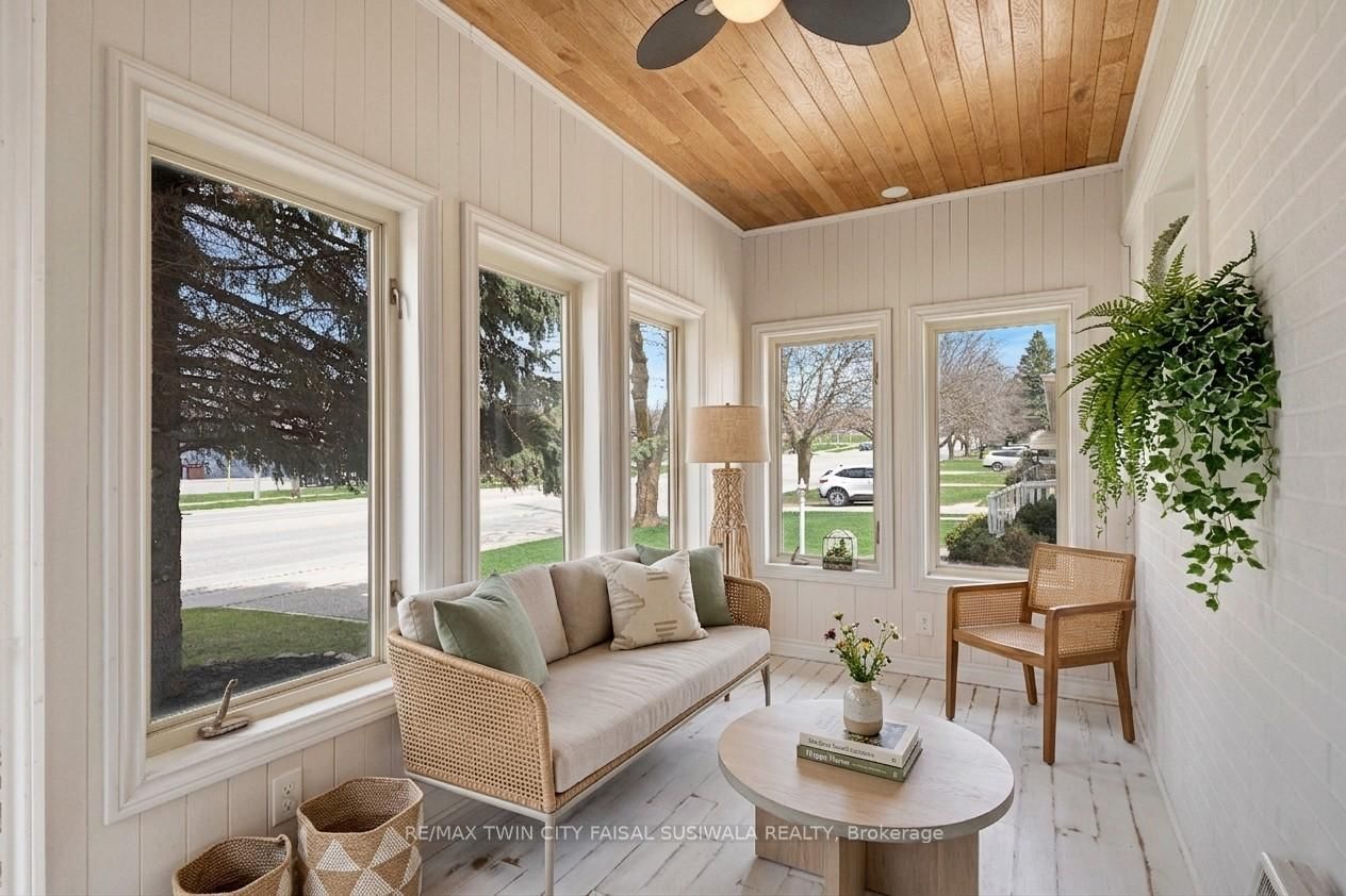 335 SPEEDVALE Avenue E - Photo 9