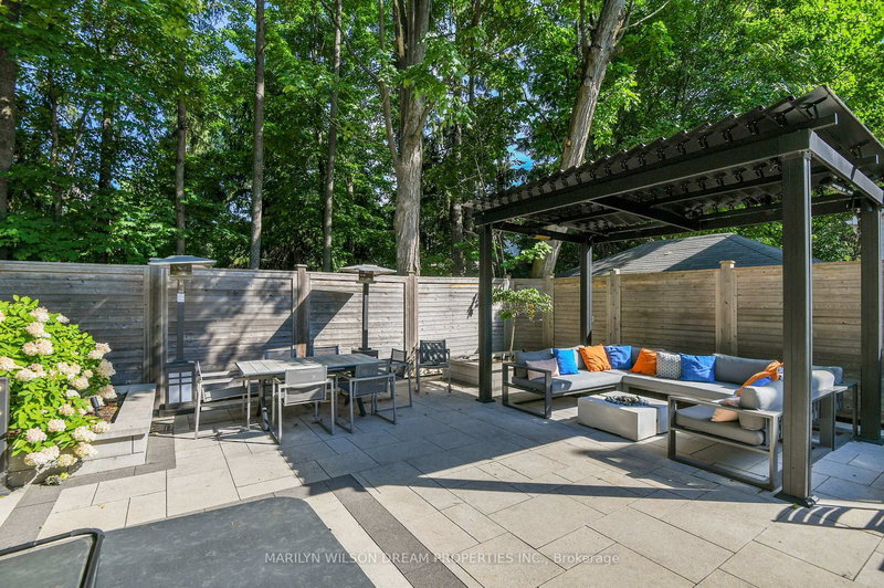 29 Mackinnon Rd, Ottawa, K1M 0G4 | Image 2