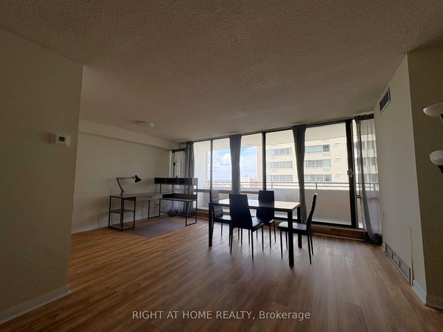 903 - 380 King Street