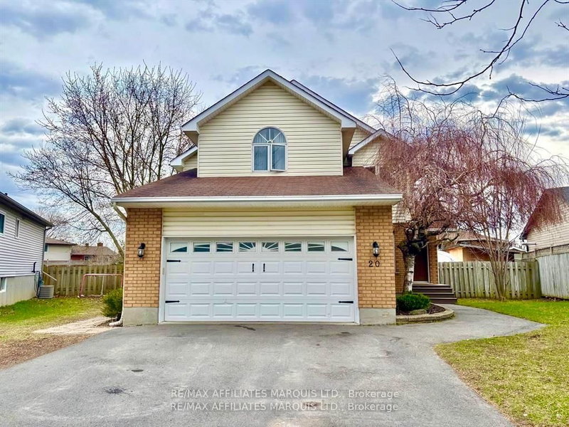 20 Forestdale Cres, Cornwall, K6K 1V7 | Image 2