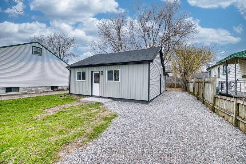 406 Hennepin Ave, Welland, L3B 4T5 | Image 2