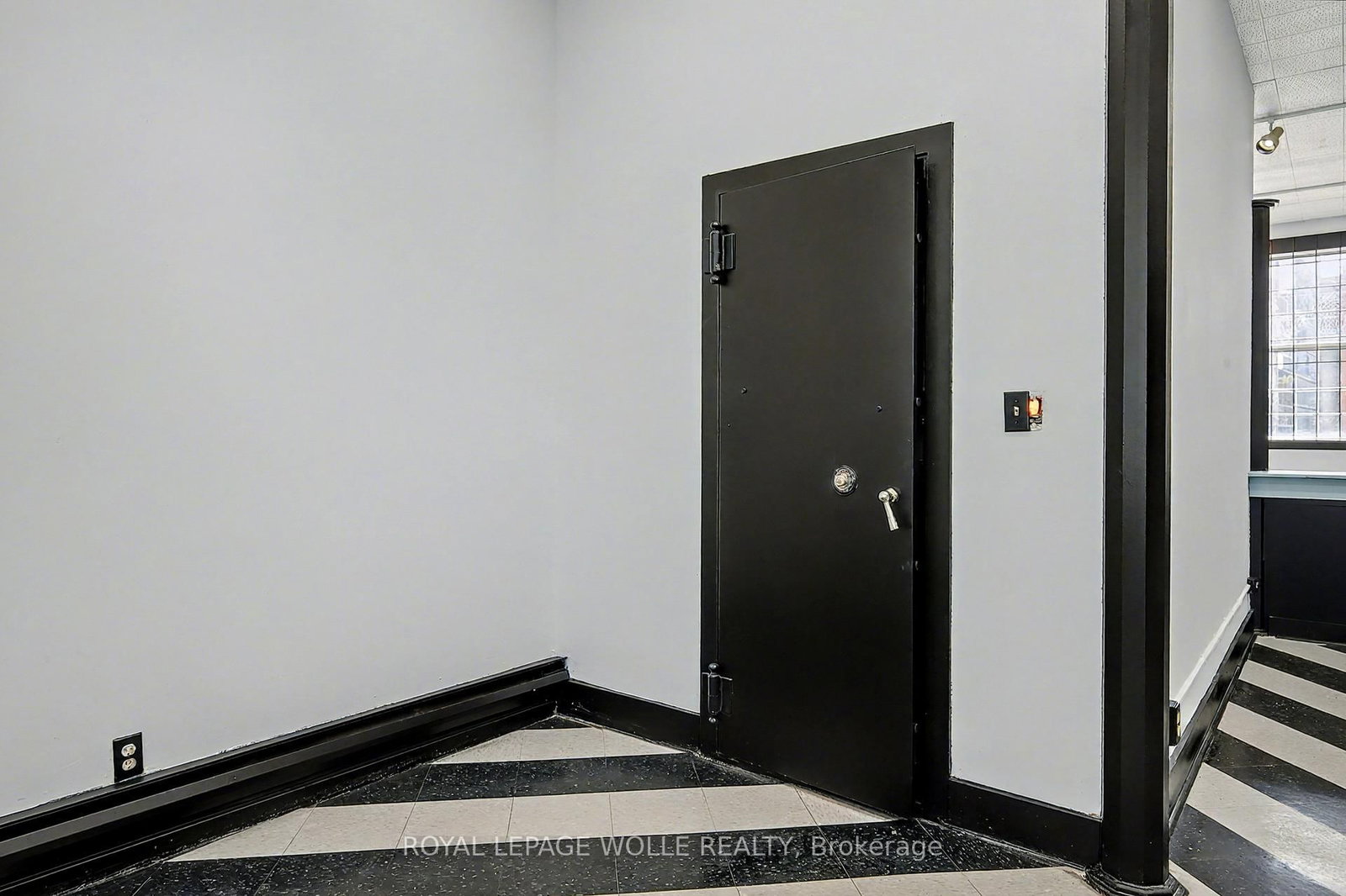 19 King Street E - Photo 13