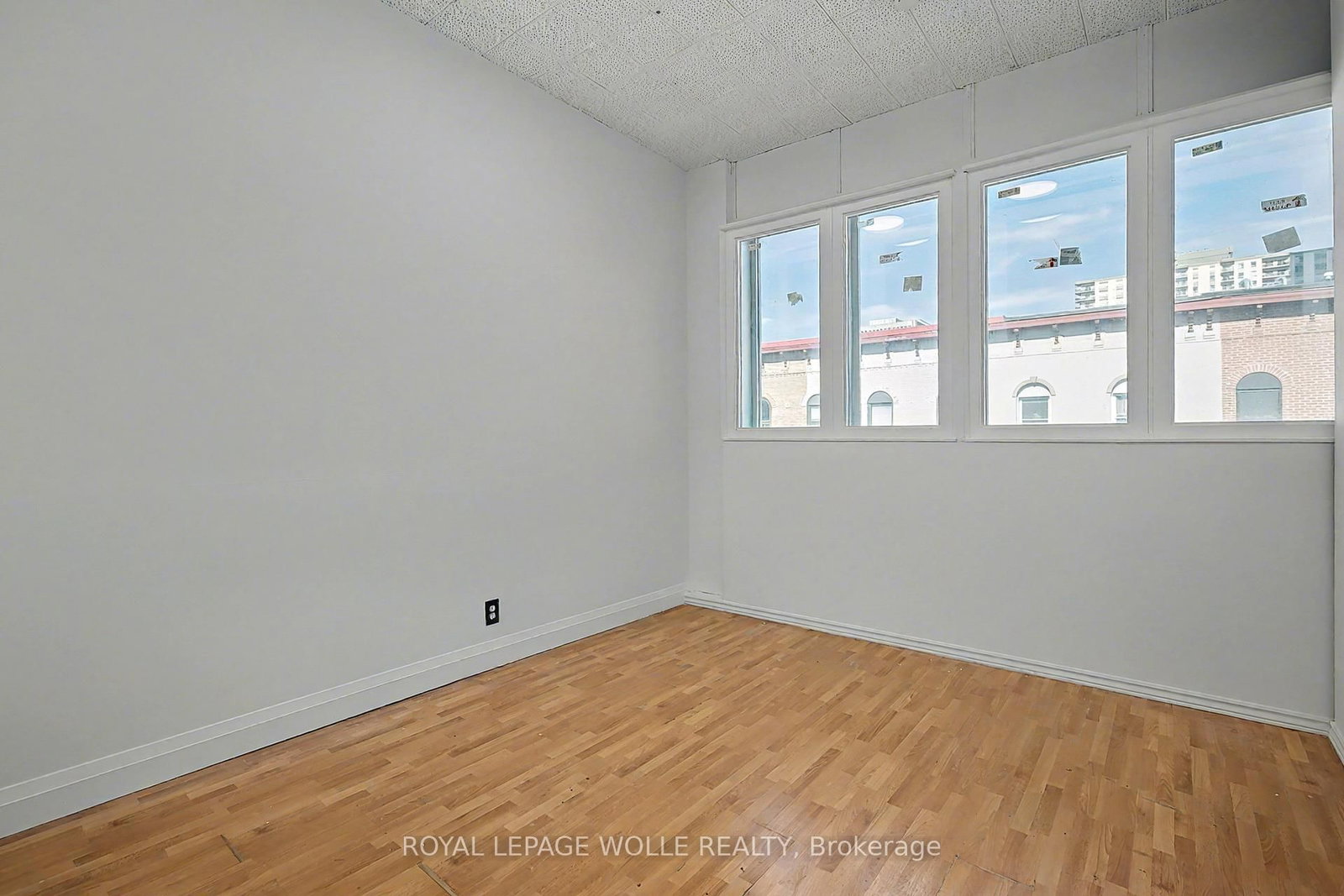 19 King Street E - Photo 16