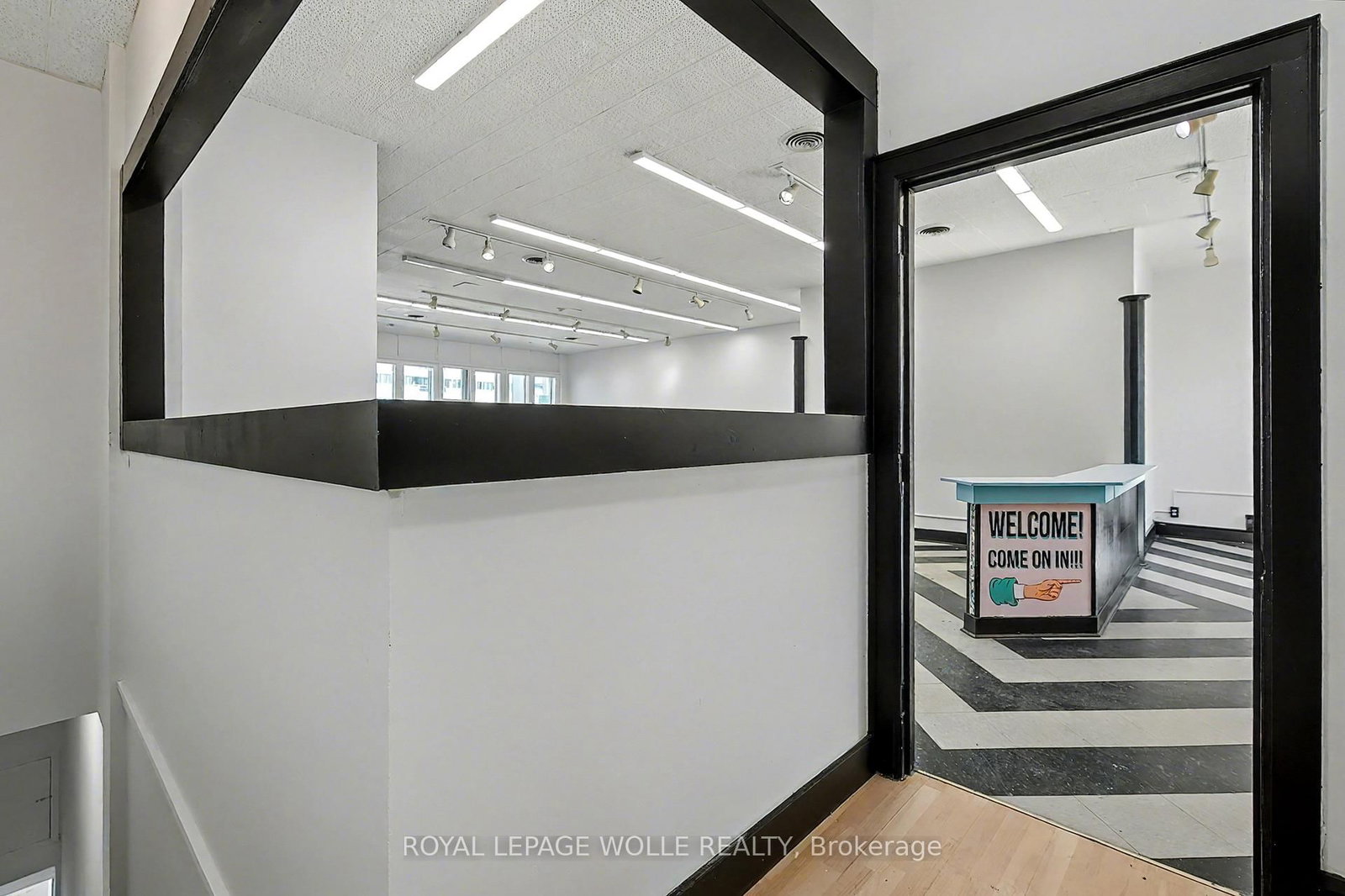 19 King Street E - Photo 2