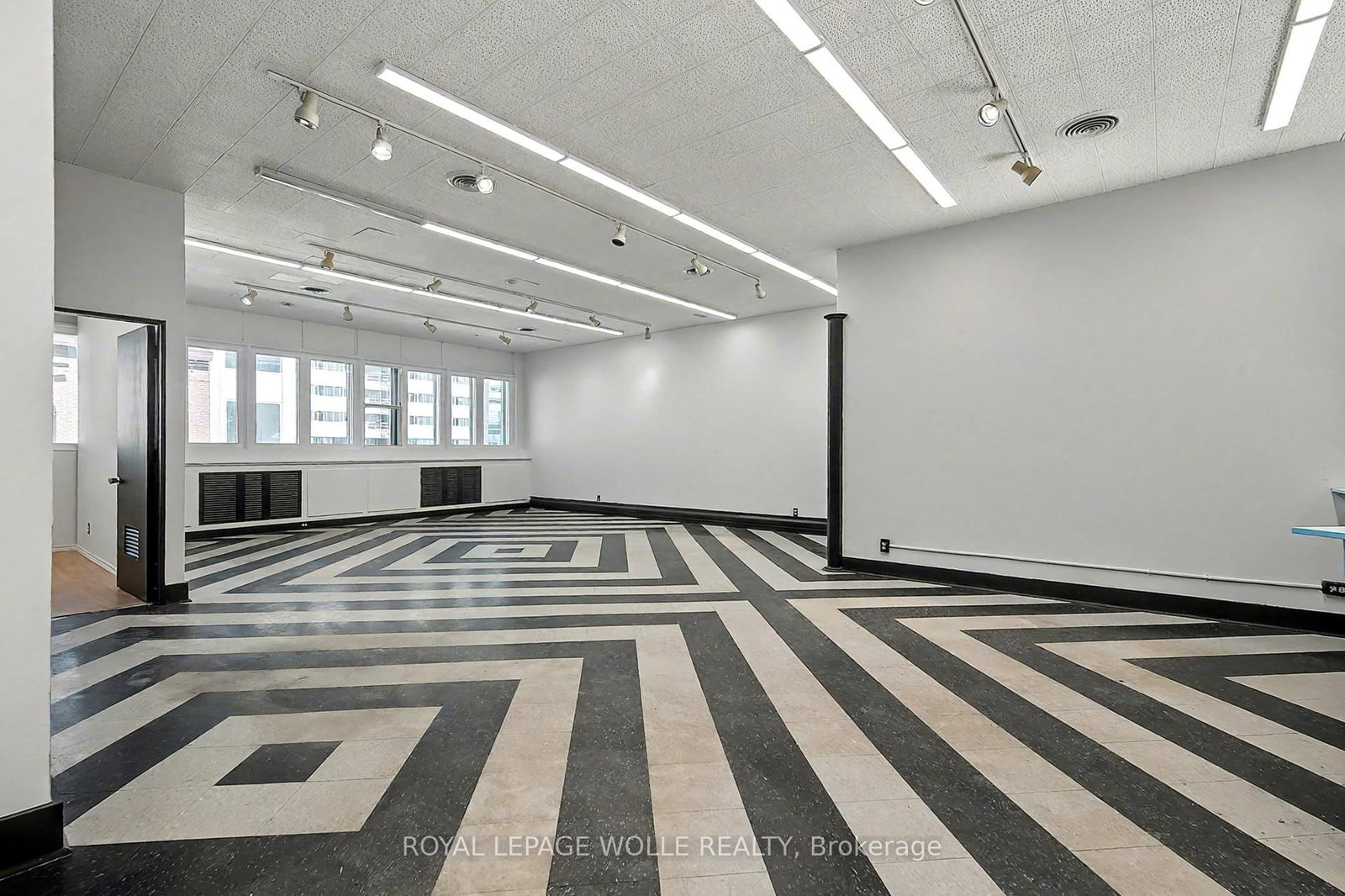 19 King Street E - Photo 8