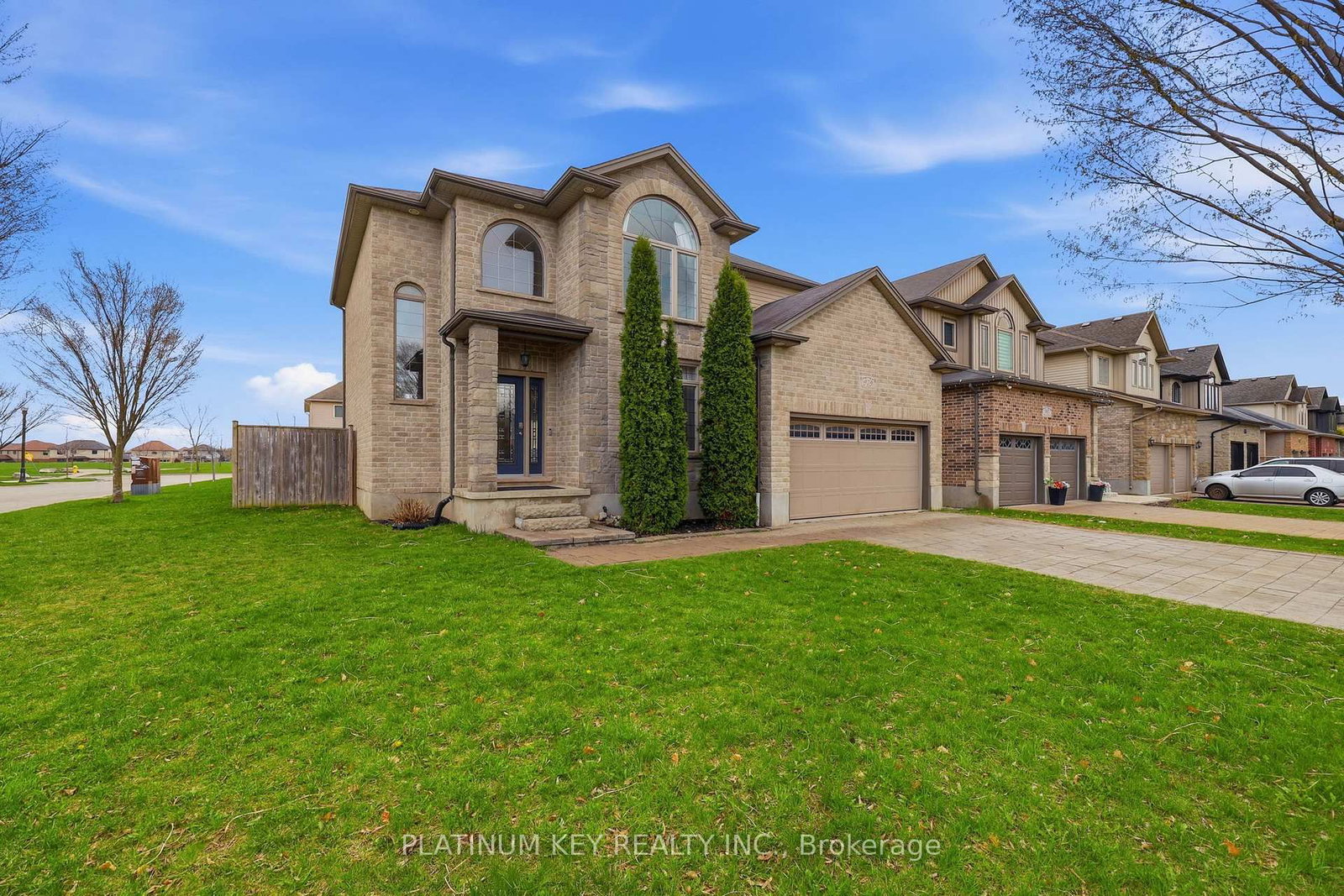 979 Moy Crescent - Photo 3