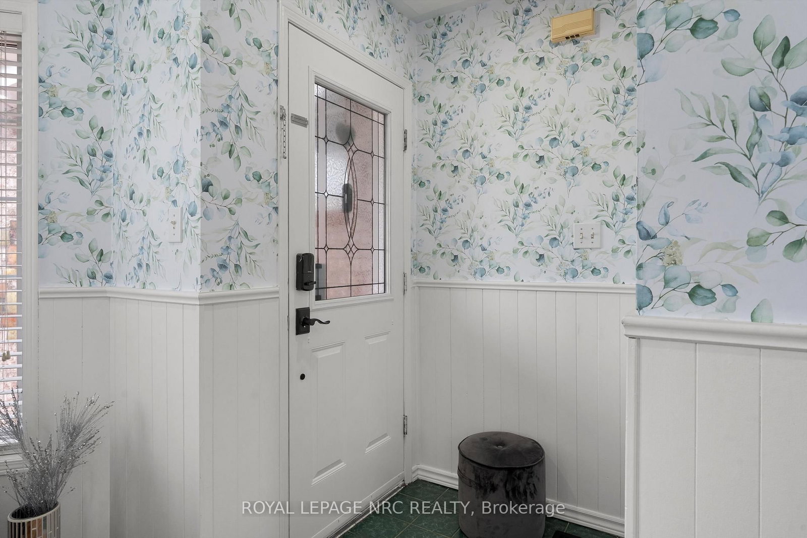 147 St. Lawrence Drive - Photo 5