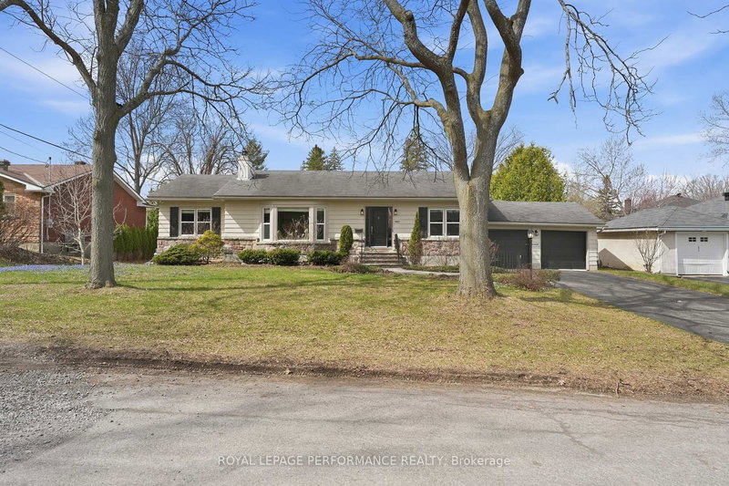 880 Melwood Ave, Ottawa, K2A 3C3 | Image 2