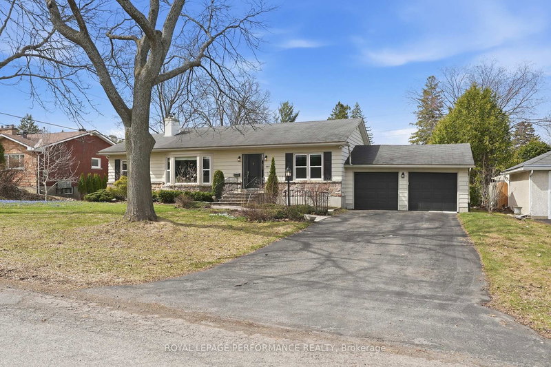 880 Melwood Ave, Ottawa, K2A 3C3 | Image 3