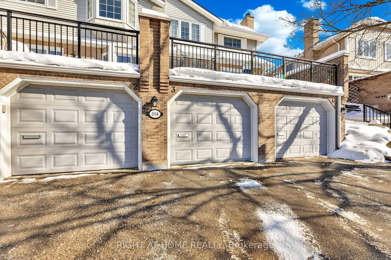 3 - 104 Woodlawn Road E