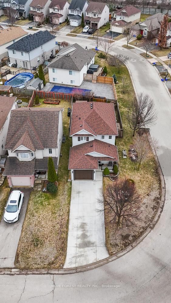 696 Feldgate Circ, London East, N5V 5E8 | Image 2