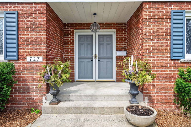 727 Aylmer Crescent