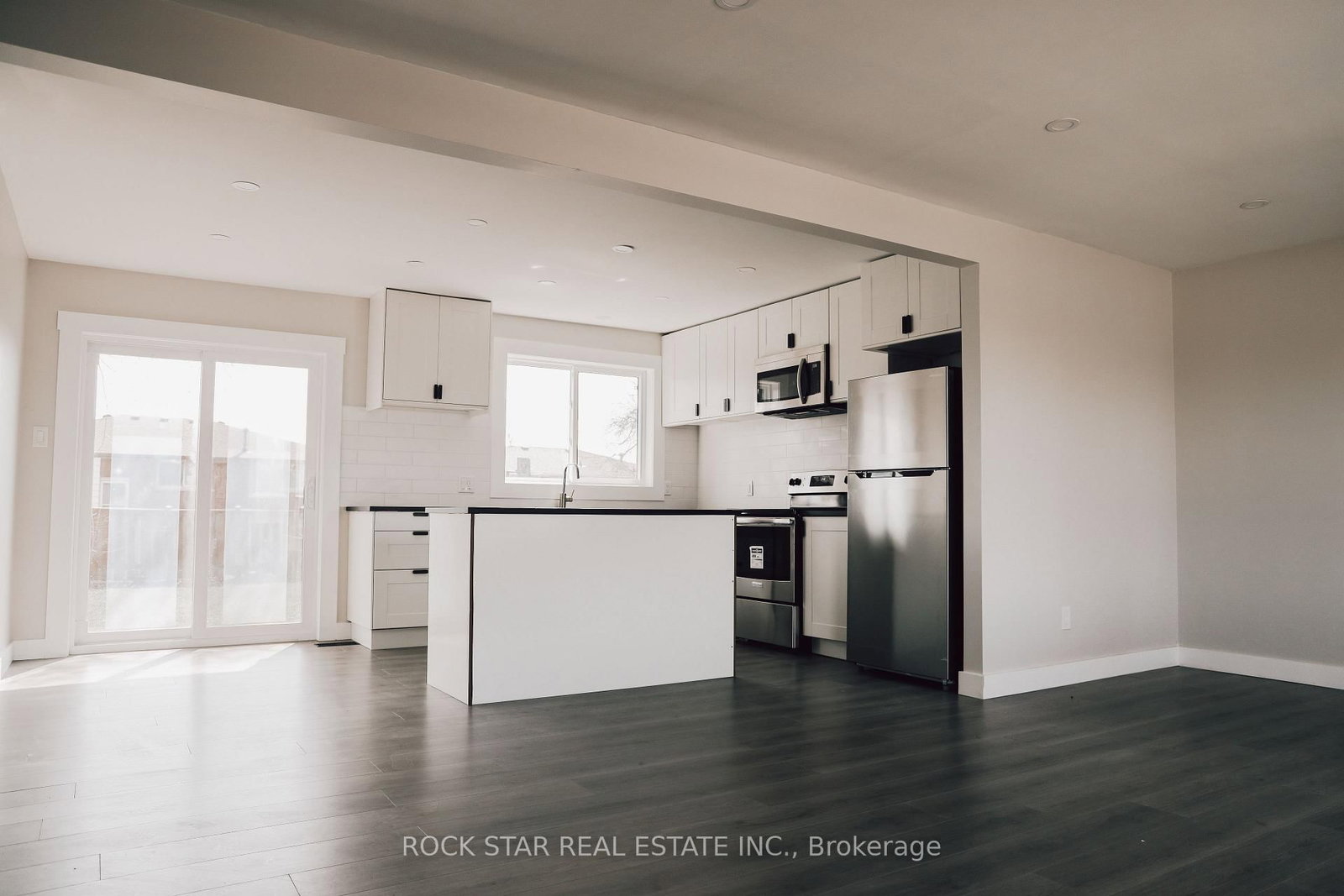 69 Austin Drive, Unit Upper - Photo 2