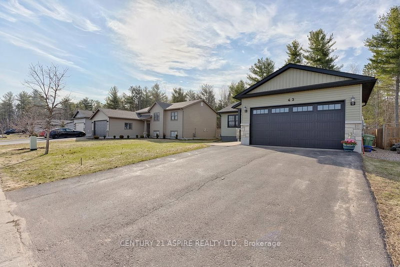 43 Dustin Dr, Petawawa, K8H 0G3 | Image 2