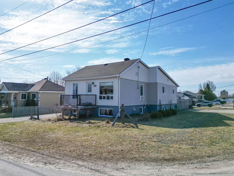 203 Hillcrest Ave, North Bay, P1B 7B5 | Image 3