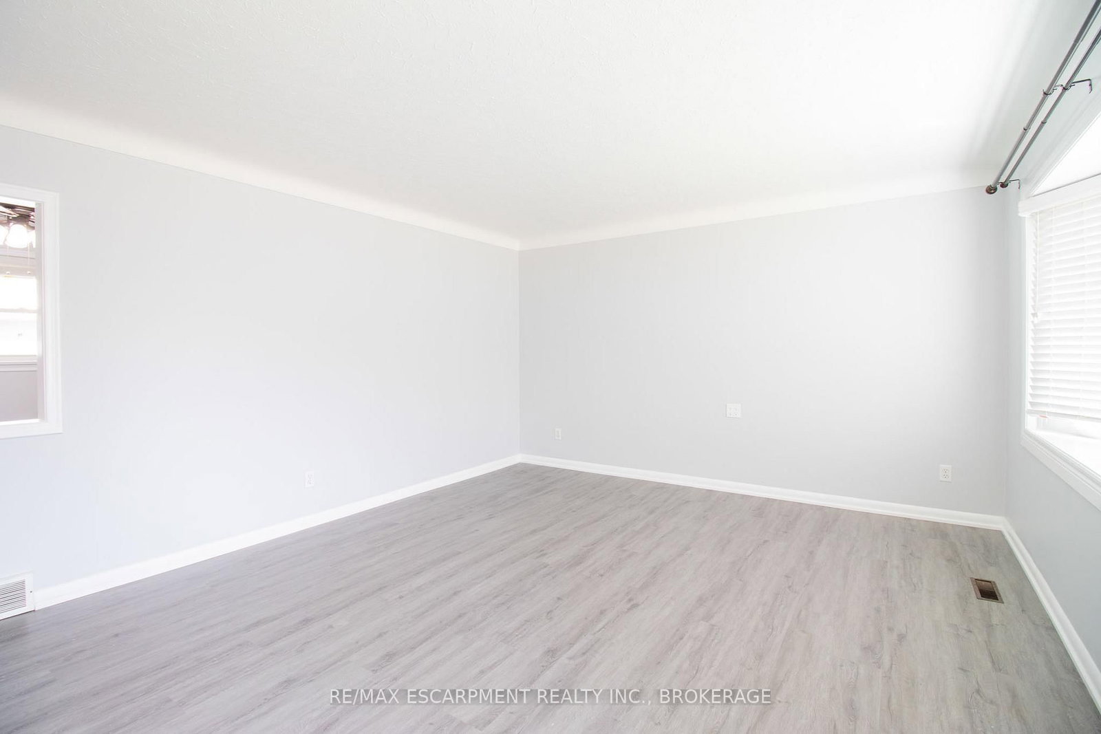 98 James Street E, Unit 1 - Photo 4