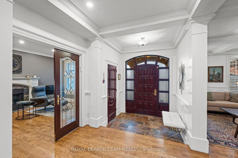 17 Craigmohr Crt, Ottawa, K2G 4P9 | Image 3