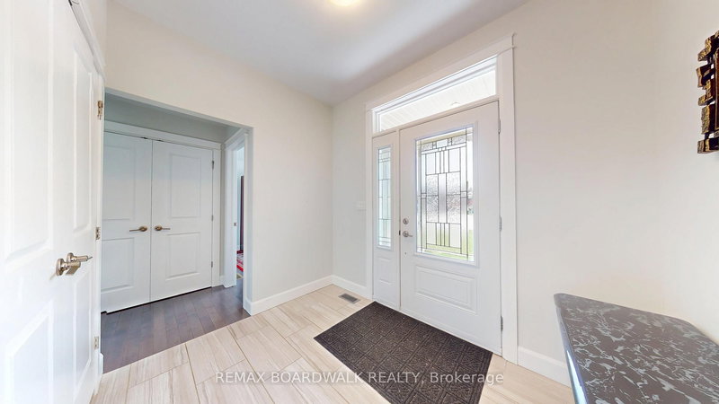 19 Donaldson Crt, Brockville, K6V 7J1 | Image 2