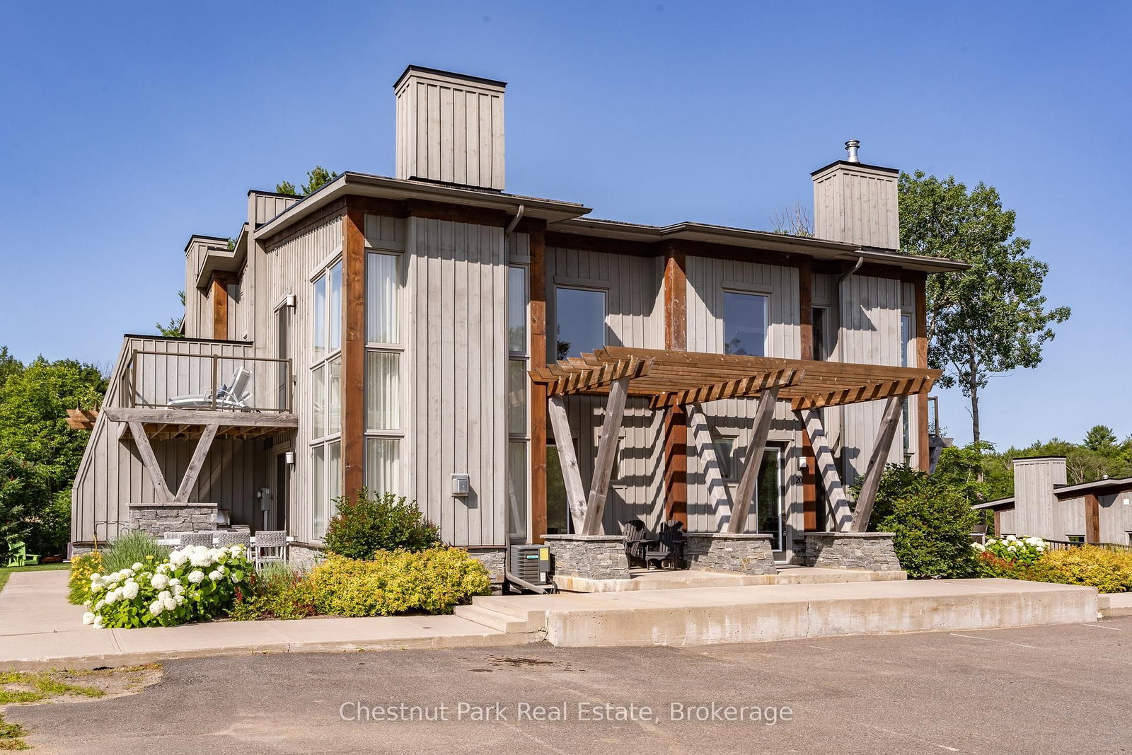 20 Carrick Trail • Gravenhurst, ON photo 3
