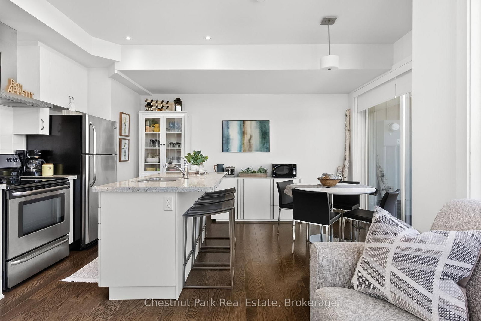 20 Carrick Trail • Gravenhurst, ON photo 8