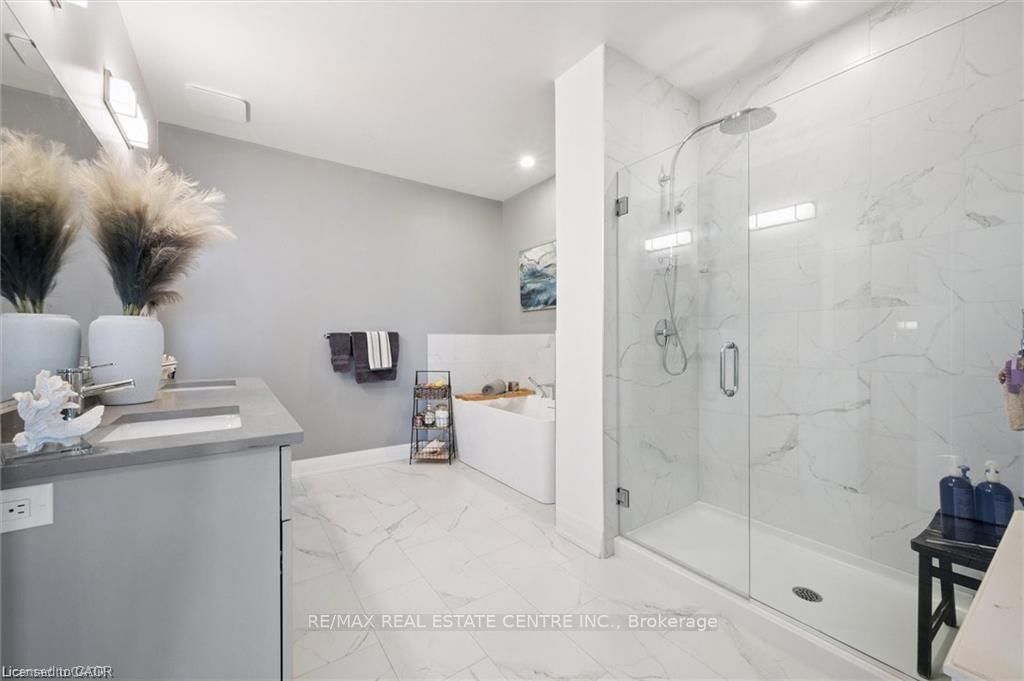 71 Wyndham Street S, Unit 608 - Photo 21